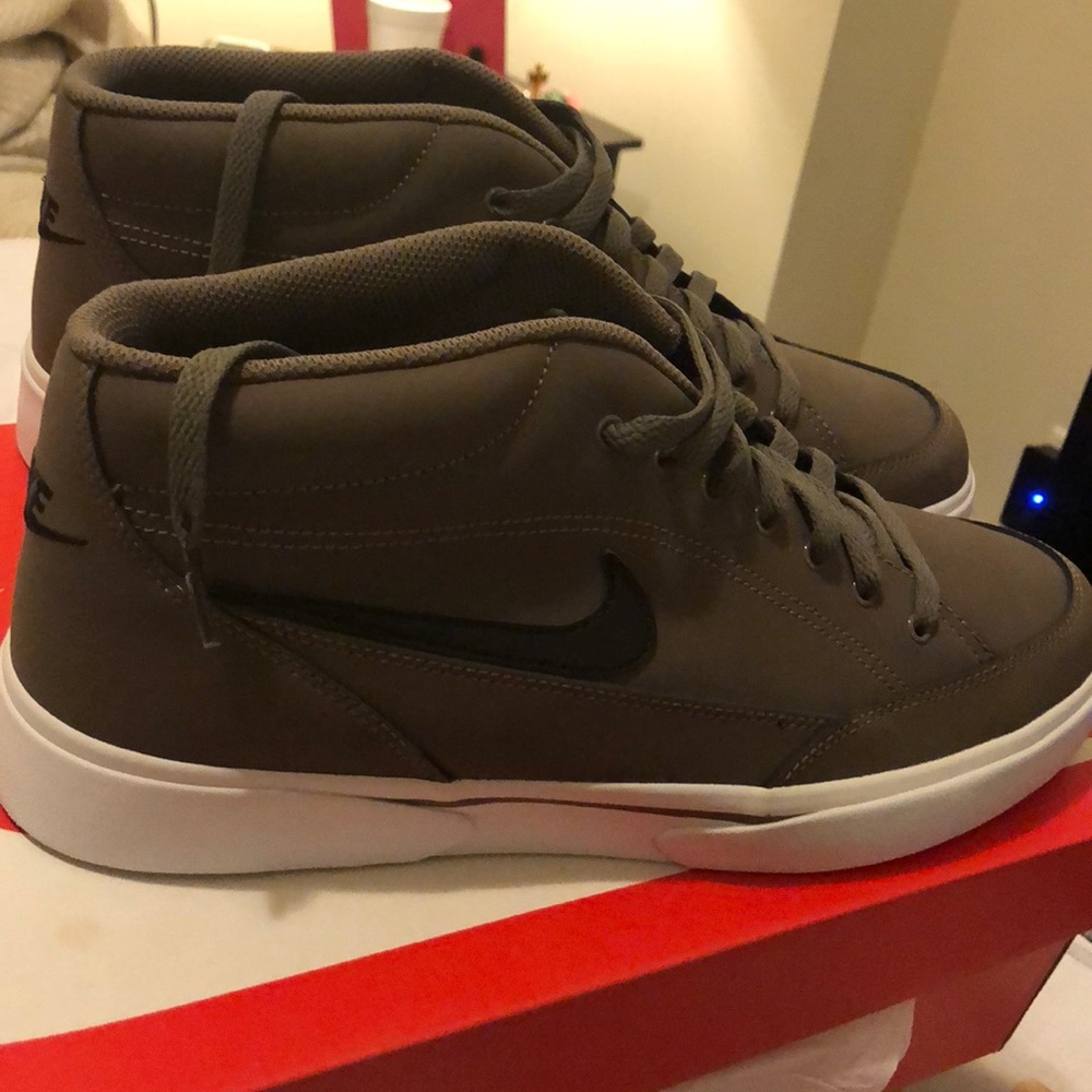 Men’s Nike GTS 16 MID